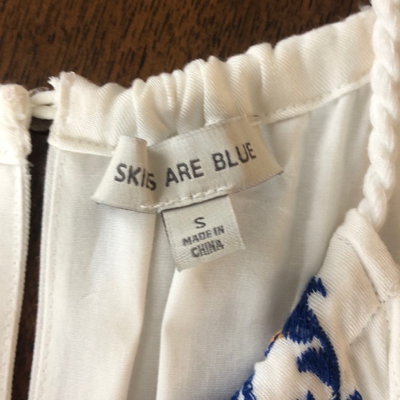 Women’s Skies are Blue Dress - Picture 4 of 6